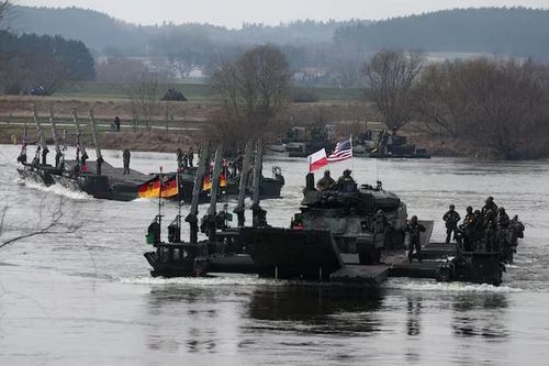 Nga: NATO đang chuẩn bị cho một 'cuộc xung đột tiềm tàng' với Moscow