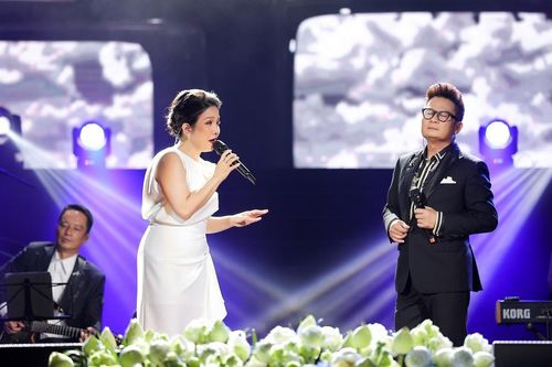 Bằng Kiều được Anh Quân đệm đàn khi song ca với Mỹ Linh: 'Áp lực kinh khủng'
