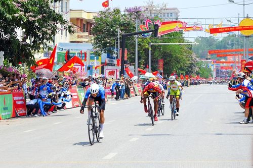 Hoàn thành chặng đua thứ 4 Cuộc đua xe đạp 'Về Điện Biên Phủ - 2024, Cúp Báo Quân đội nhân dân'