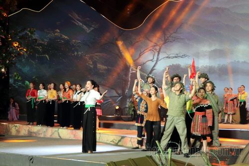 Tổng duyệt Chương trình cầu truyền hình 'Dưới lá cờ Quyết thắng'