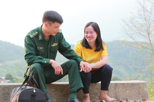 Ân tình hậu phương