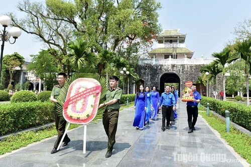 Hành trình về Điện Biên