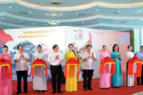 Khai mạc Triển lãm 'Dấu ấn Điện Biên trong điện ảnh'