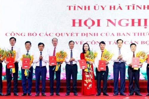 Hà Tĩnh: Công bố các quyết định luân chuyển, điều động, bổ nhiệm cán bộ