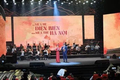 Từ mùa Hè Điện Biên đến mùa Thu Hà Nội