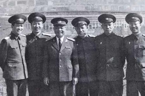 Tay súng, tay kèn trên chiến hào Điện Biên Phủ