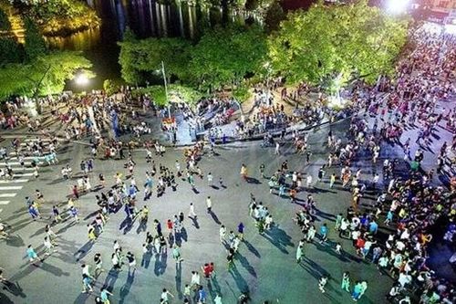 Hà Nội cấm tổ chức hội chợ ở phố đi bộ hồ Gươm