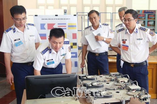 Vững mạnh về chính trị, hoàn thành tốt nhiệm vụ tham mưu