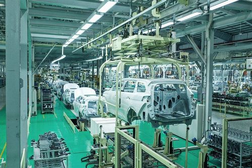 Phí trước bạ ô tô chưa giảm, khách đã dừng mua xe chờ chính sách