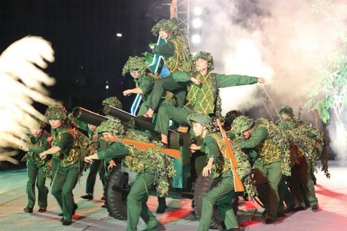 Hùng tráng chương trình nghệ thuật 'Bản hùng ca Sơn La - Tây Bắc'