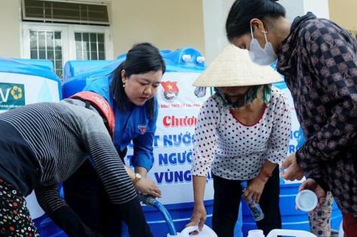 Trung ương Đoàn hỗ trợ người dân Bến Tre vượt qua hạn mặn