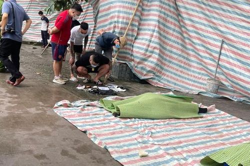 Phát hiện 2 thi thể trẻ tuổi nổi dưới ao ở Bắc Giang