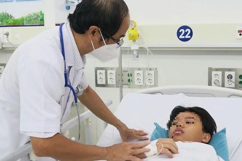 Vụ hơn 500 người ngộ độc bánh mì ở Đồng Nai: Chuyển bé 5 tuổi nguy kịch lên Bệnh viện Nhi đồng 1