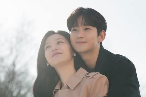 Kim Soo Hyun lộ manh mối hẹn hò Kim Ji Won ở nước Đức vì một câu nói sơ hở?