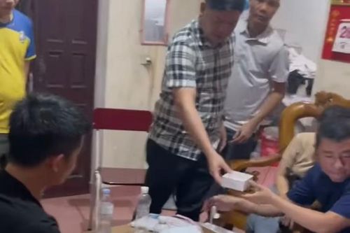 Cận cảnh bắt giữ hai 'con nghiện' chuyên bán lẻ ma túy