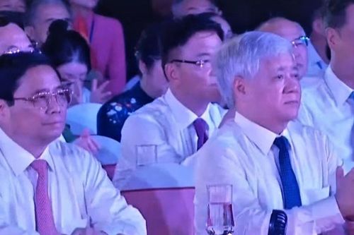 Chủ tịch Đỗ Văn Chiến dự cầu truyền hình 'Dưới lá cờ Quyết thắng' tại điểm cầu TPHCM