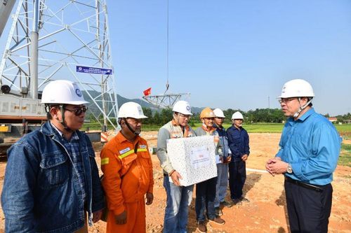 Quan tâm, chăm lo người lao động ngành điện