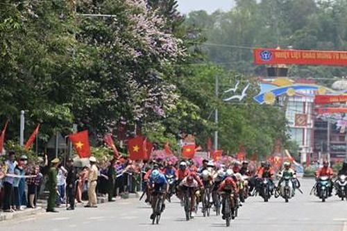 Chặng 5 Cuộc đua xe đạp về Điện Biên Phủ 2024: Gay cấn tranh Áo xanh chung cuộc