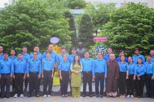Tuổi trẻ TP. HCM dâng hoa, dâng hương nhân kỷ niệm 115 năm ngày sinh Bác sĩ Phạm Ngọc Thạch