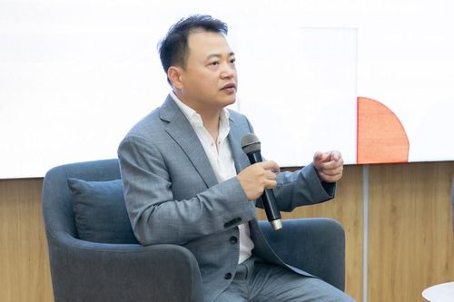 Quá khứ vất vả của Shark Bình trước khi thành 'cá mập'