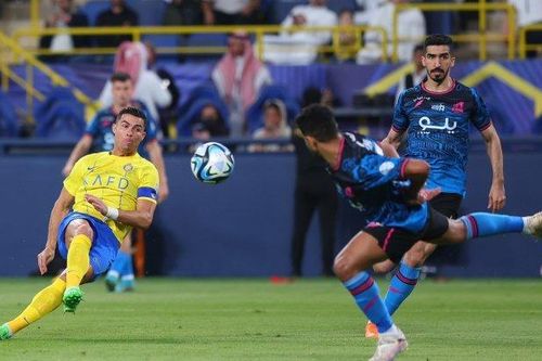 Ronaldo lập kỷ lục 'vô tiền khoáng hậu', Messi phải 'bó tay'