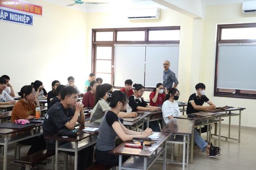 Gần 180 thí sinh thi đánh giá năng lực ngành Kiến trúc Trường ĐH Khoa học Huế