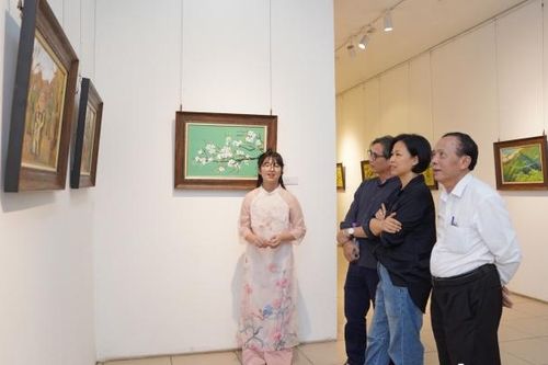 Các họa sĩ trẻ đang dần 'chạm' gần hơn tới lịch sử Việt Nam