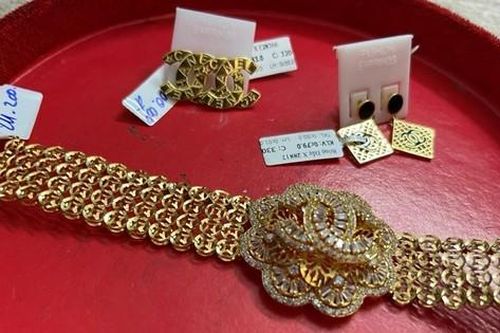 Phát hiện một tiệm vàng vi phạm