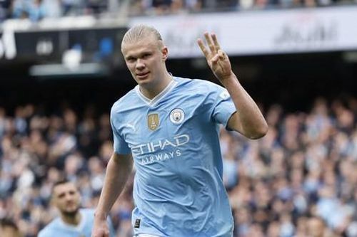 'Siêu nhân' Haaland lập Poker, Man City băng băng về đích