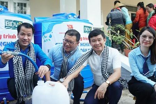 Trung ương Đoàn trao tặng hơn 4 tỷ đồng cho người dân vùng hạn mặn ĐBSCL