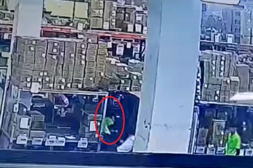 Nam công nhân tự ý lái xe nâng, gây tai nạn khiến đồng nghiệp tử vong