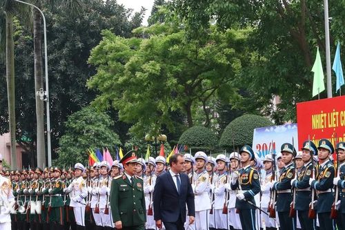 Bộ trưởng Quân đội Pháp Sébastien Lecornu thăm chính thức Việt Nam