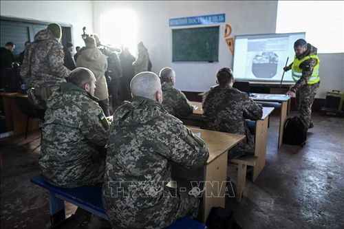 Ukraine cấm hiệu cầm đồ nhận thiết bị bay không người lái
