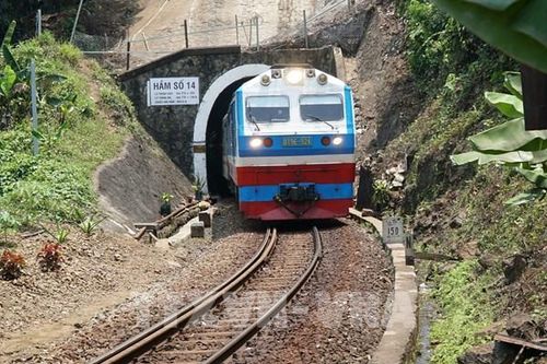 Xem xét bố trí vốn gia cố 12 hầm yếu trên tuyến đường sắt