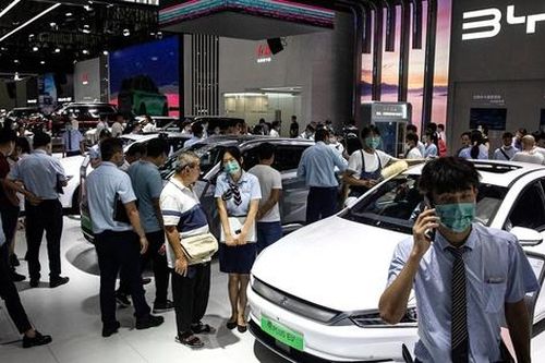Trung Quốc công bố gói trợ cấp kích cầu thị trường ô tô