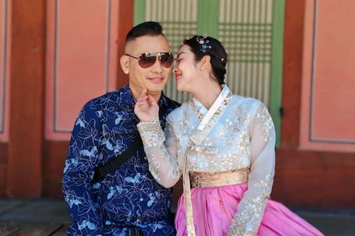 Jennifer Phạm cùng chồng đi 'hâm nóng' tình cảm