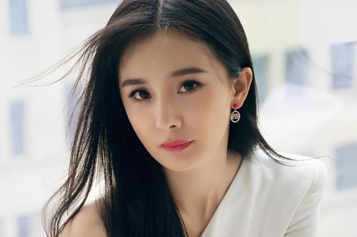 Là 'kỳ phùng địch thủ' của Triệu Lệ Dĩnh, nay phim của Dương Mịch phải rút khỏi rạp vì không ai xem?