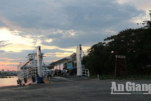 Chuyến phà đặc biệt của ông Quyền