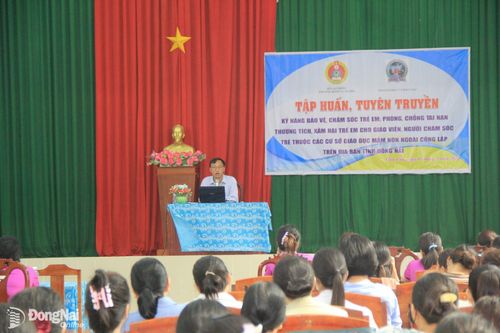 Trên 550 giáo viên, người chăm sóc trẻ được tập huấn kỹ năng bảo vệ, chăm sóc trẻ em