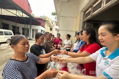 Tràng Định triển khai mô hình 'Nồi cháo tình thương' tại Trung tâm Y tế huyện