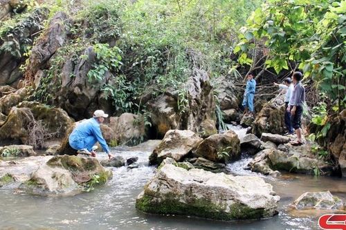 Nghiêm cấm tụ tập, xả rác thải đầu nguồn nước sinh hoạt