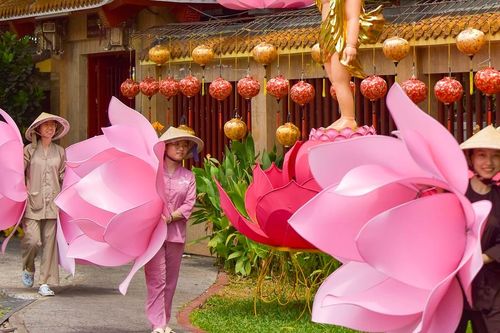 Phật đản về sớm ở ngôi chùa bên dòng kênh Nhiêu Lộc