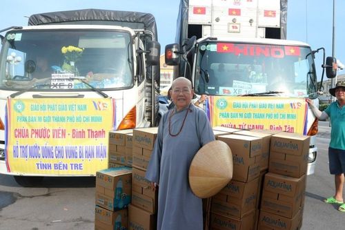 Đoàn Phân ban Ni giới TP.HCM tặng 'Giọt nước nghĩa tình' đến 7 huyện nhiễm mặn tỉnh Bến Tre
