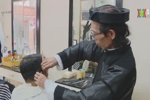 Độc đáo ngôi làng trăm năm làm nghề cắt tóc