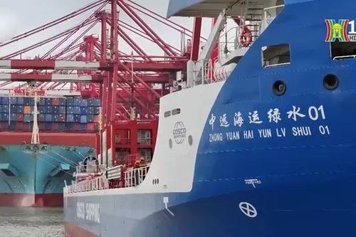 Trung Quốc hạ thủy tàu container chạy điện lớn nhất thế giới