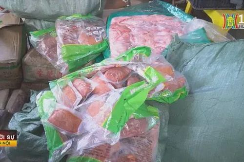 Thu giữ hơn 1,5 tấn thực phẩm không rõ nguồn gốc, xuất xứ