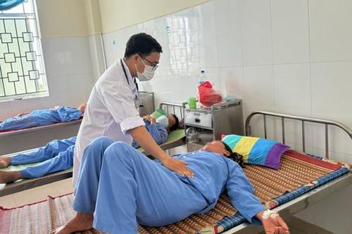 Quảng Ngãi: 5 người trong một gia đình nhập viện sau khi ăn cá nóc