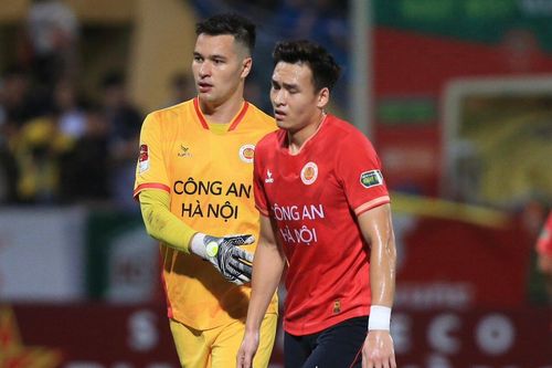 Bùi Hoàng Việt Anh nhắc nhở Nguyễn Filip, quát ngoại binh CLB Công an Hà Nội