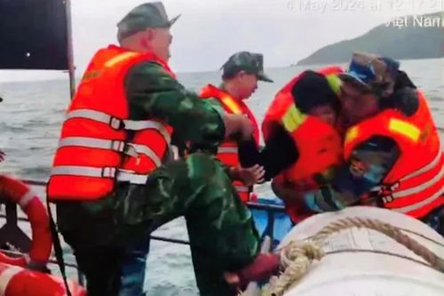 Dông lốc làm 7 ghe, thuyền thúng gặp nạn trên biển Đà Nẵng