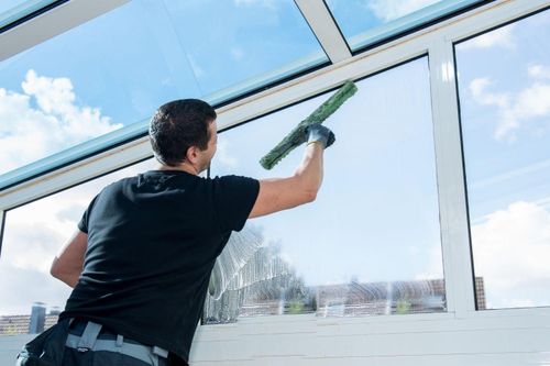 Một số thủ thuật vệ sinh kính sạch bong, trong suốt